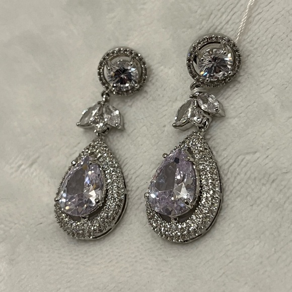 SOLD - Gorgeous Zircon Earrings! - Picture 3 of 3